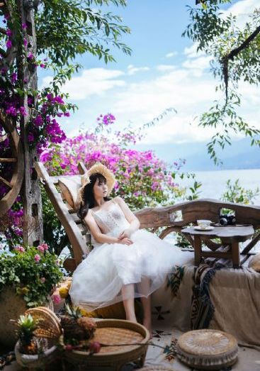 娇妻被邻居灌满精h周莹莹_BD英语手机免费观看完整